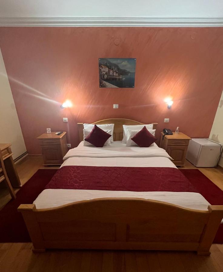 Saint Paul Accommodation Kraljevo Kültér fotó